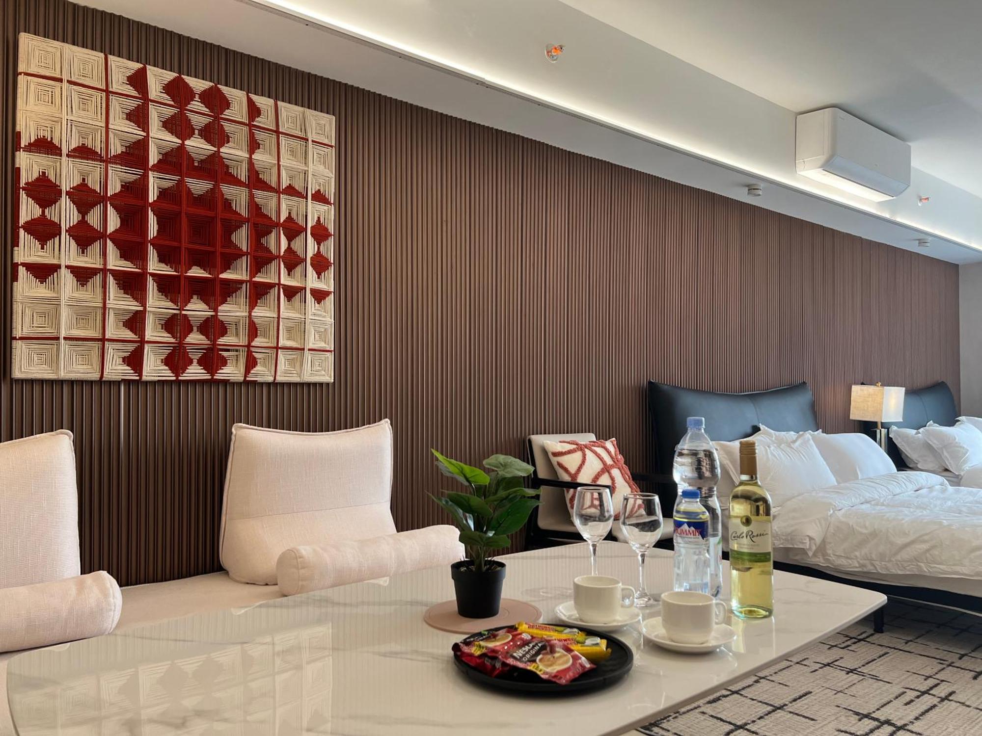 Luxurious European Style Penthouse Modern Apart Ment Cross City Of Dreams Okada Solaire Moa Airport Manila Exterior foto