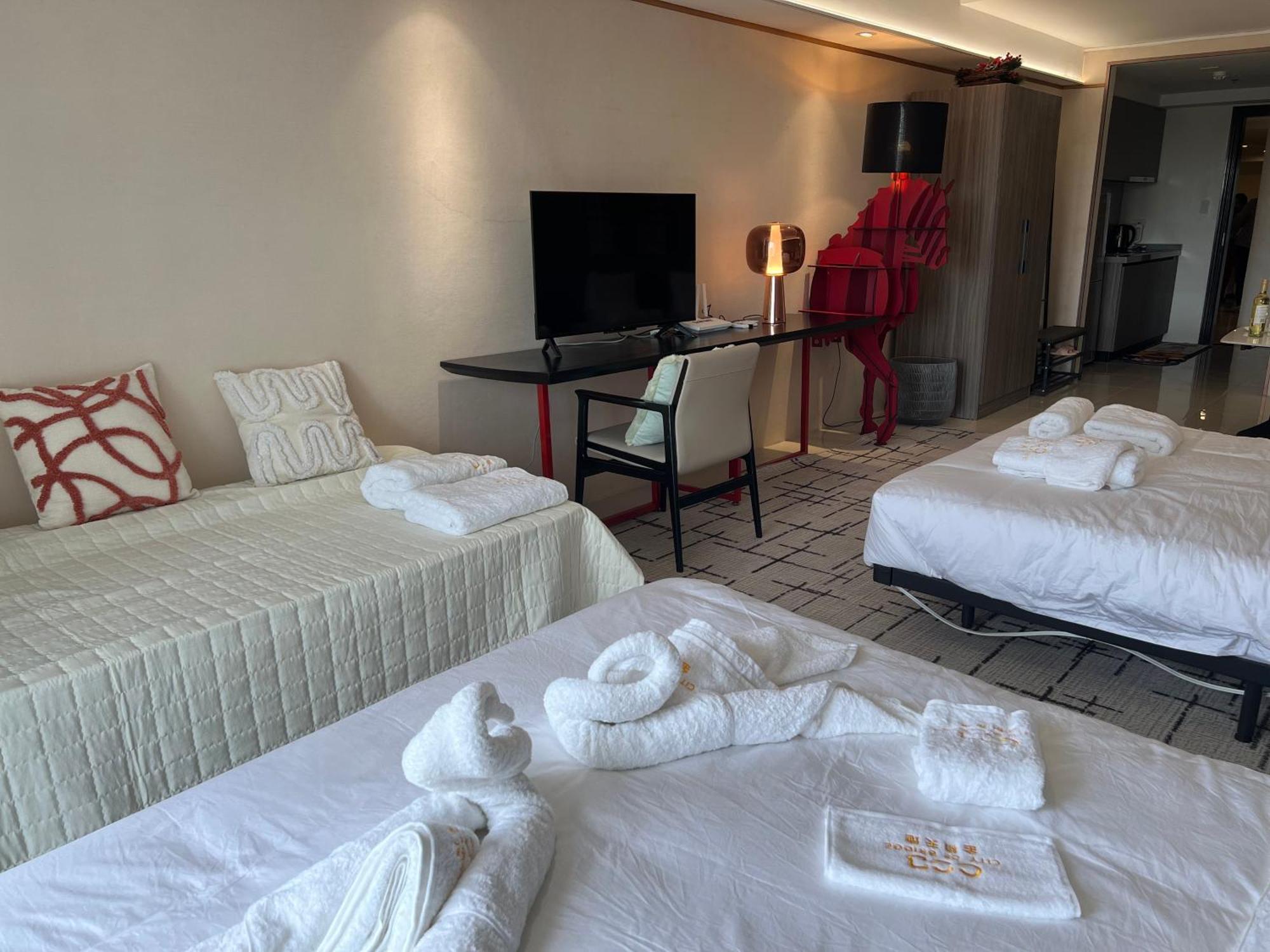Luxurious European Style Penthouse Modern Apart Ment Cross City Of Dreams Okada Solaire Moa Airport Manila Exterior foto
